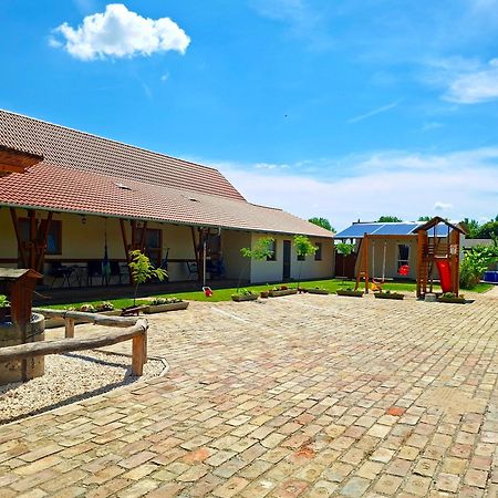 Szelcsengo Wellness Vendeghaz Apartment Mako Exterior photo